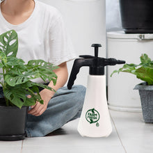 9023 1 litre Garden Sprayer used in all kinds of garden and park for sprinkling and showering purposes. 